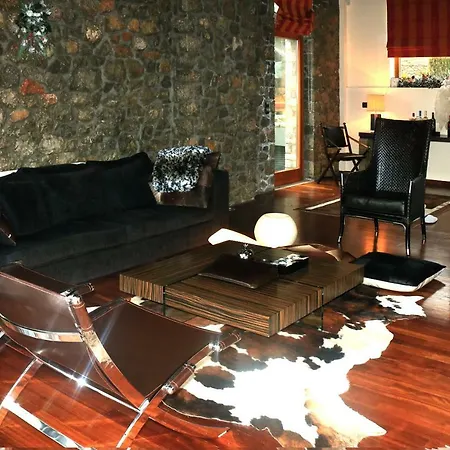 Modern Chalet In Parnassus *